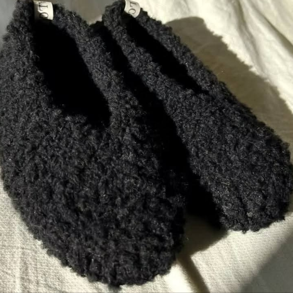 Victoria's Secret PINK Cozy Black Fuzzy Slippers - Small 5/6